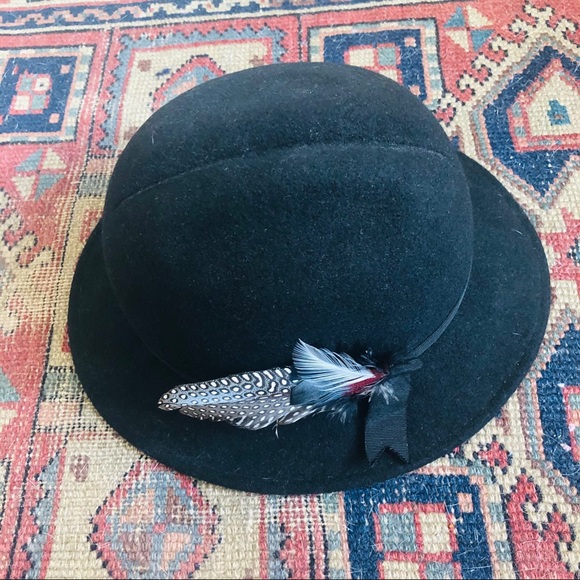 Vintage wool felted hat with feather - Picture 10 of 11